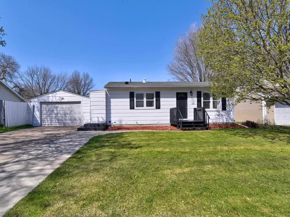 709 N 14th St, Estherville, IA 51334