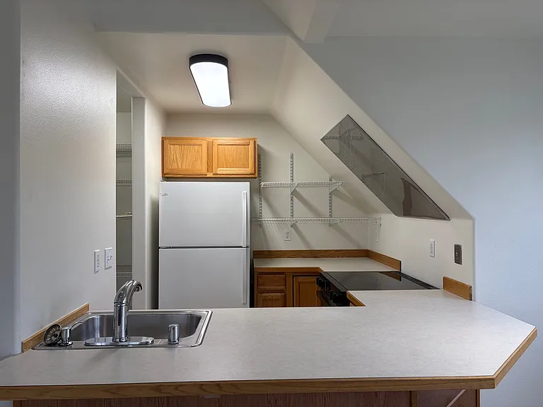 2323 E 68th Ave — Photo 3