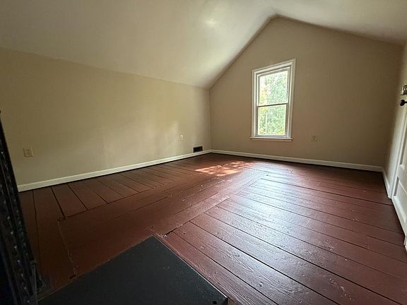 5th image of 127 1/2 SW 9th St