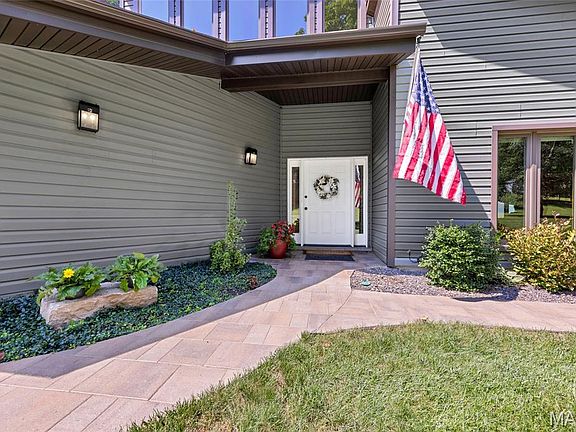 3rd image of 2201 Oakwood Dr