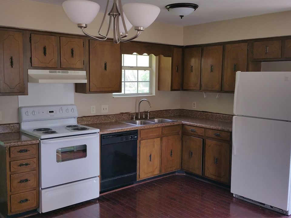 2nd image of 3104 Stoney Brook Cir