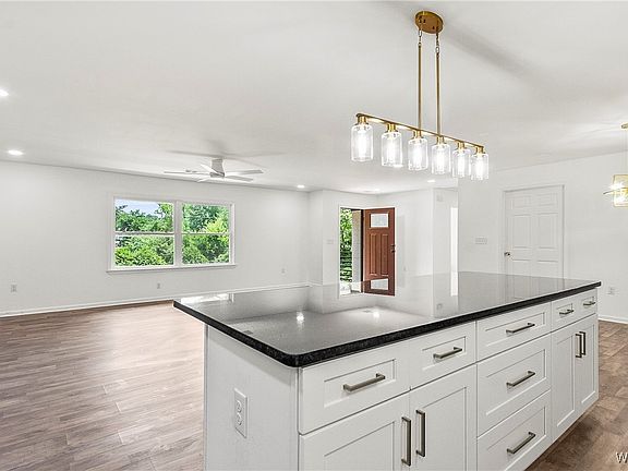 4th image of 7 Dogwood Ln