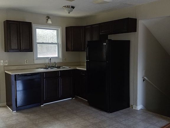 3rd image of 120 Park Dr