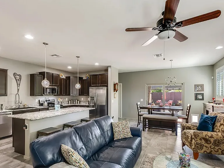 8445 N 61st Ln — Photo 9