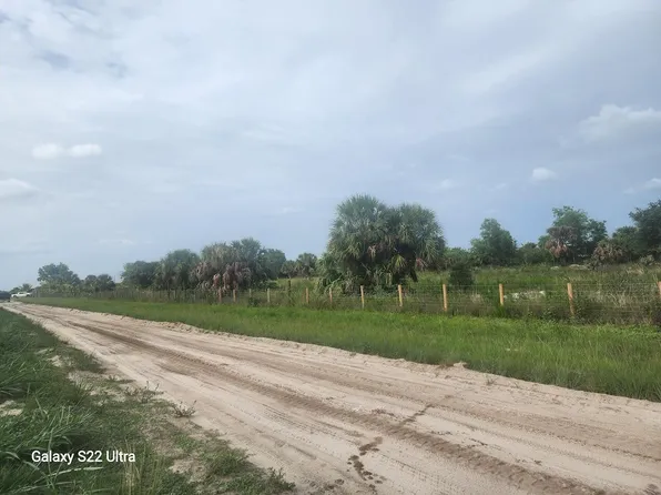 6746 Dennis Street, Loxahatchee, FL 33470
