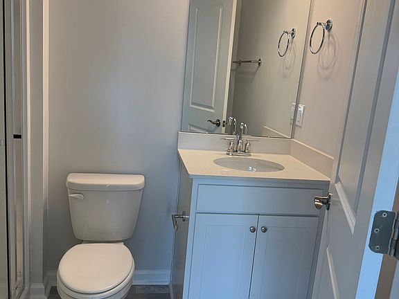 4th image of 1526 Tamarisk Ln