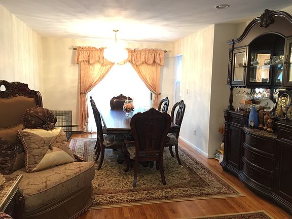 5th image of 8 Radcliff Dr