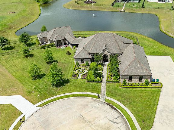 2nd image of 126 Sternfells Ct