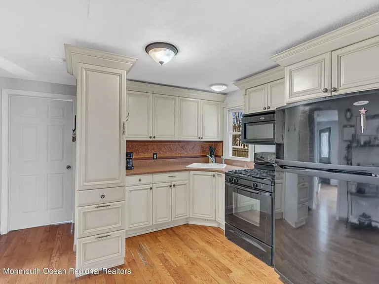 248 Sunset Ln — Photo 4
