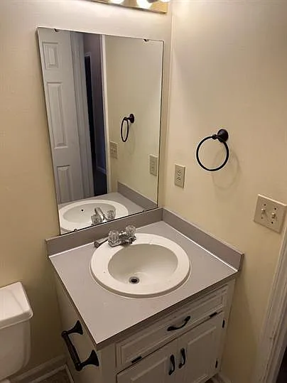 3 bed, 2.0 bath, 1145 sqft, $1,400 — Photo 2