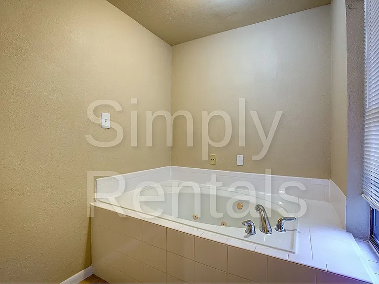 6716 Sayle St — Photo 25