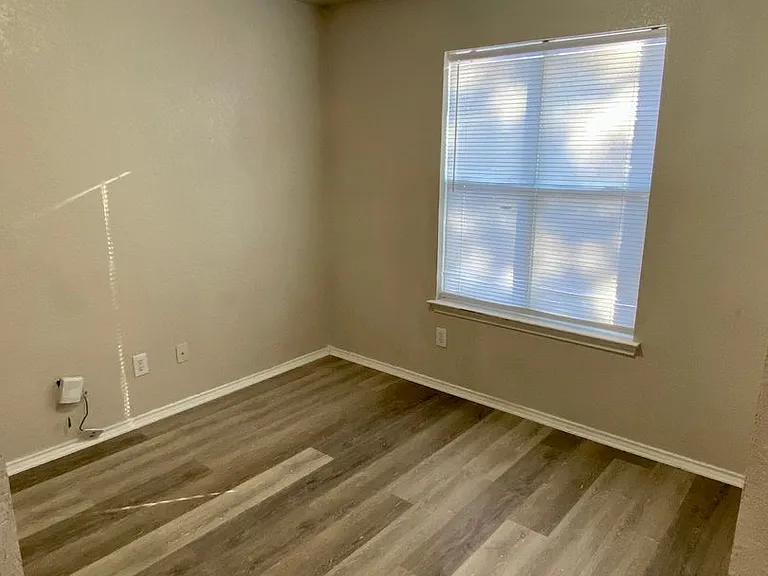 415 Allendale Oak — Photo 3