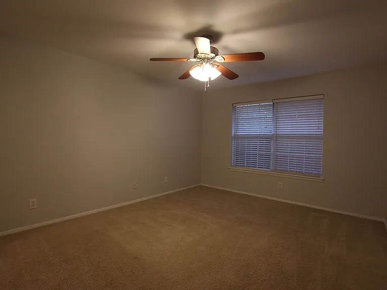 408 Redbud Cir — Photo 12
