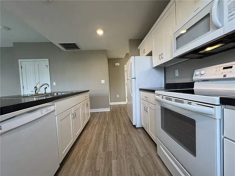 29 Green Spring Ln — Photo 5