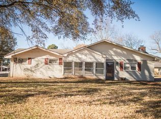 1402 Gusmus Ave, Muscle Shoals, AL 35661