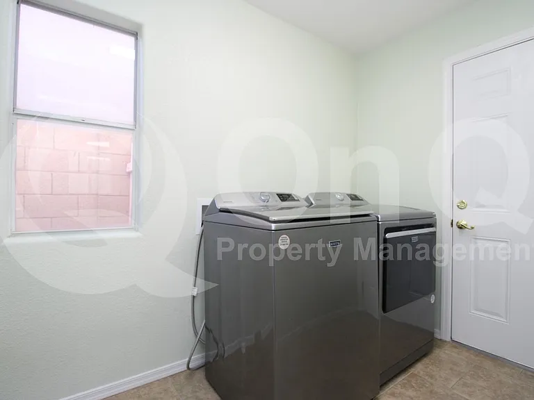 137 W Leah Ct — Photo 23
