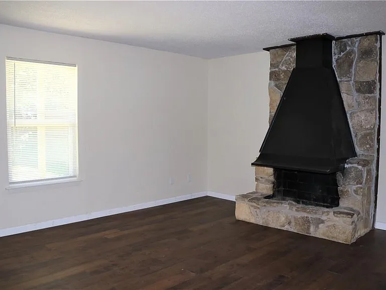 6319 Walraven Cir — Photo 2