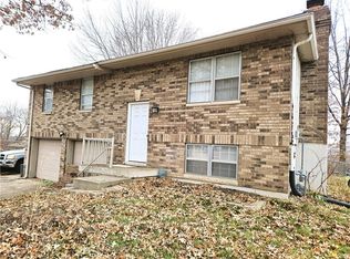 1305 NW Golfview Cir, Grain Valley, MO 64029