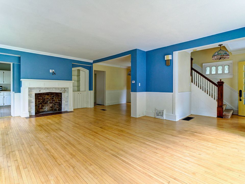 1st image of 1612 Lake Dr