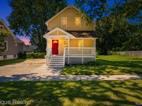 2413 Walnut St, Port Huron, MI 48060