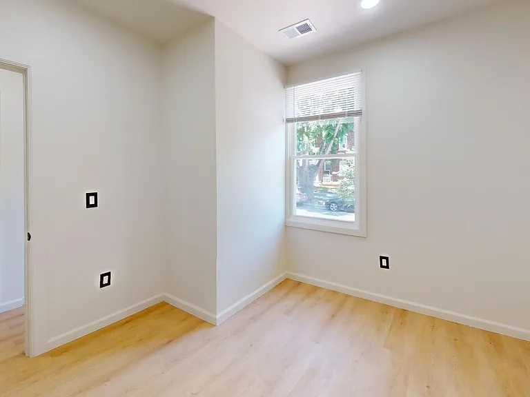 1318 Holbrook Street NE — Photo 7