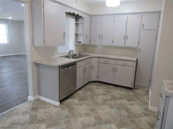 5th image of 2212 Goodyear Blvd