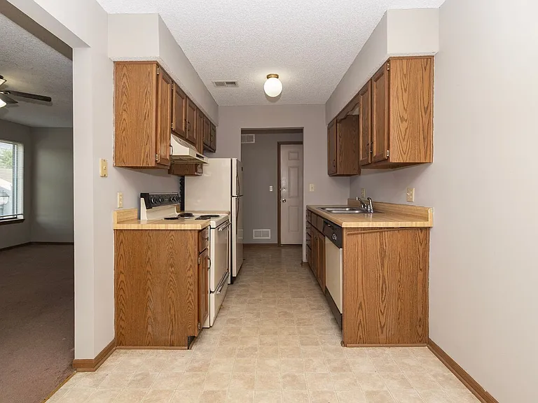 213 W Main St — Photo 18