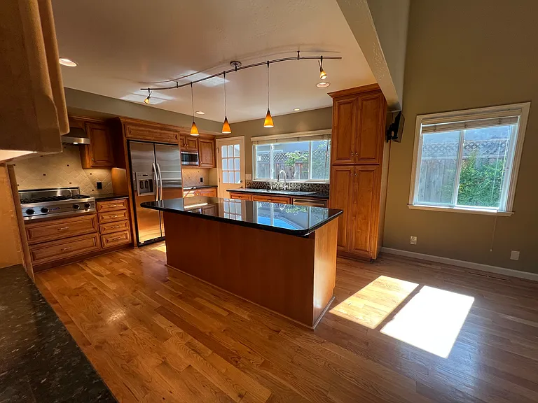 1305 Avalon Dr — Photo 6