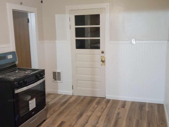 2nd image of 5 Stuyvesant St #1