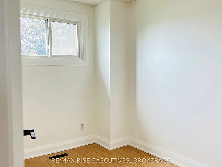 863 Datzell Ln — Photo 9