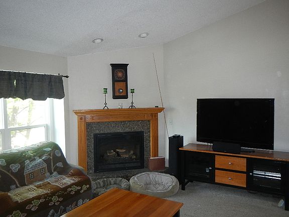 5th image of 705 Silverberry Ct