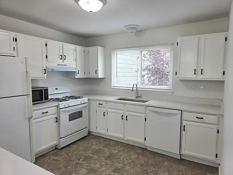 951 Glouchester Cir #0 — Photo 3