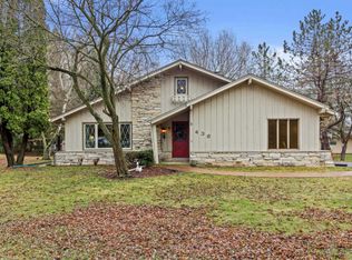 436 Cregennan Bae, Wales, WI 53183