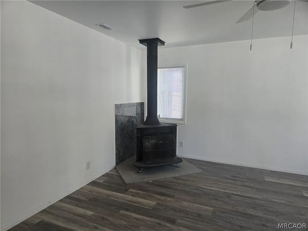 3 bed, 2.0 bath, 965 sqft, $1,950 — Photo 2