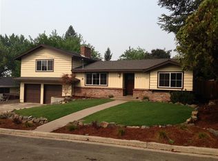 511 S B St, Phoenix, OR 97535