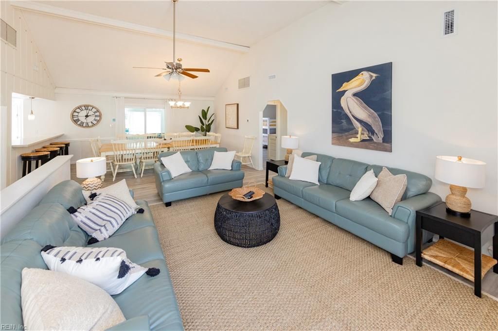 Apartment in Virginia Beach - More