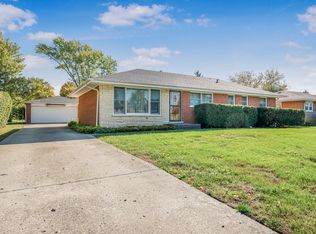 461 Springhill Dr, Roselle, IL 60172