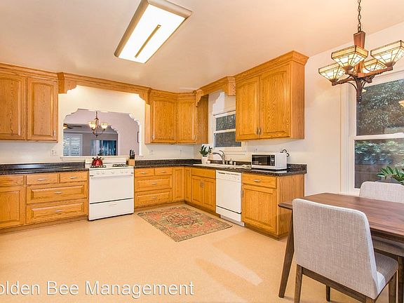 3rd image of 2905 E Vista St