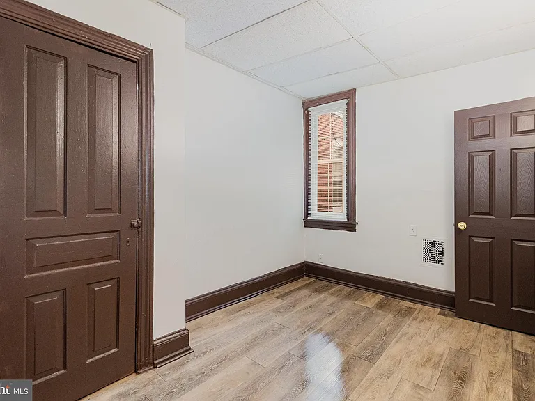 1353 Howard St — Photo 18