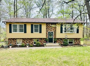 1191 N Lawrence Hollow Dr, Bloomfield, IN 47424