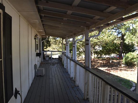 3rd image of 1601 Lakeshore Blvd