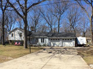 16275 Pinewood Ave, Spring Lake, MI 49456