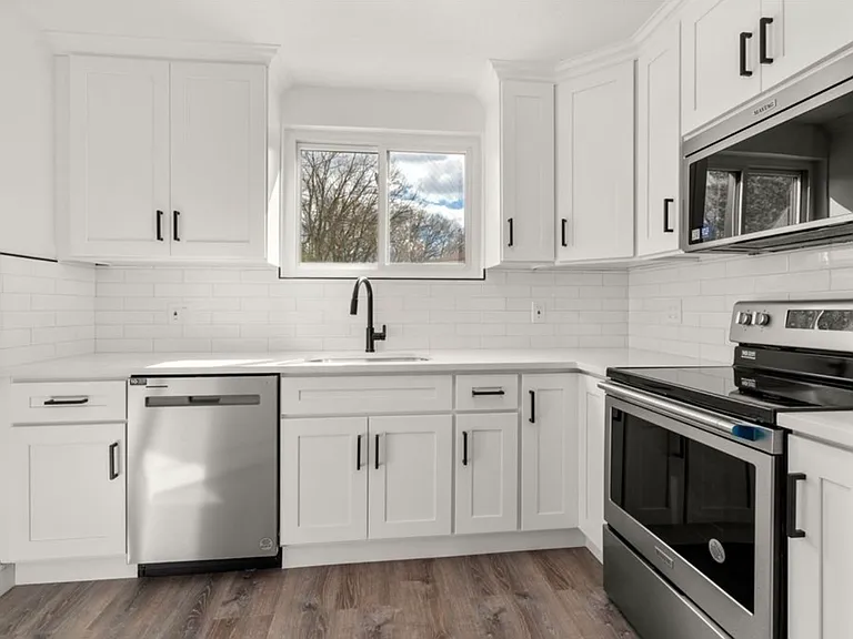 100 Fellsview Ter #105-B — Photo 1