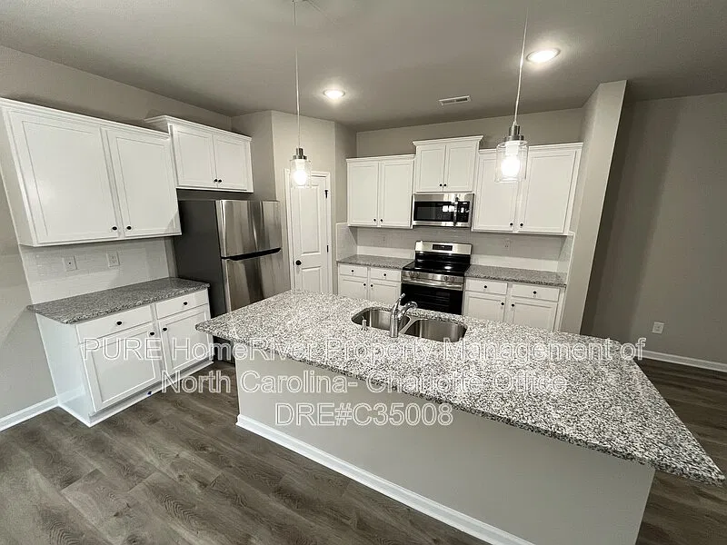 4 bed, 2.5 bath, 2013 sqft, $2,100 — Photo 4