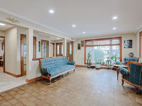 3rd image of 9714 Kedvale Ave