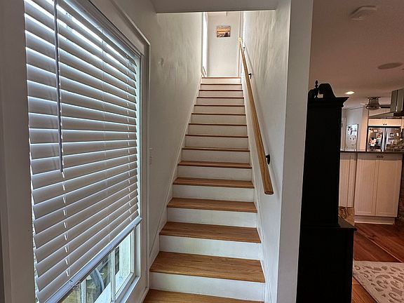 2nd image of 402 Queen St