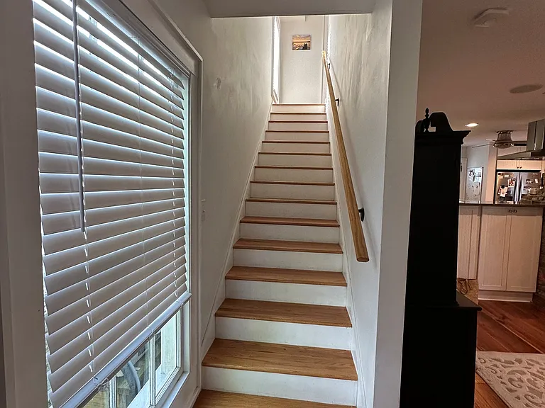 402 Queen St — Photo 2