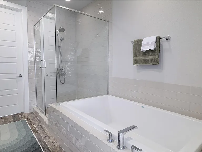 6021 Seville Dr — Photo 21