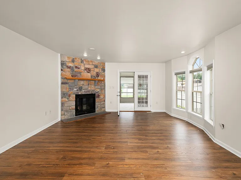 27723 Crozet Dr — Photo 2