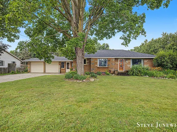 8261 Cottonwood Dr, Jenison, MI 49428